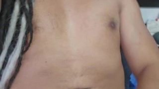 Me masturbo mientras me dejan solo en casa