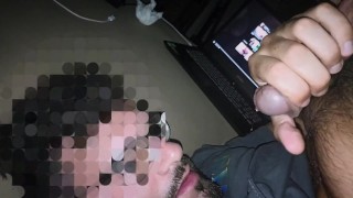 Ich spritze in meinem Mund ab