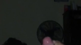 Chico con pene delicioso tiene tremenda venida (cámara lenta)