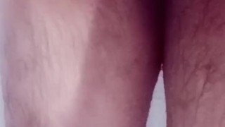 Pequeño dildo para un gran trasero