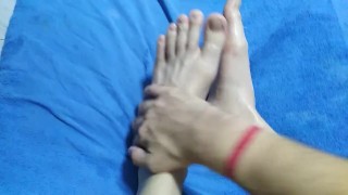 Pretty feet, wanna play?