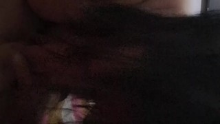 Me la chupa tan bien......(corrida explosiva en su cara)