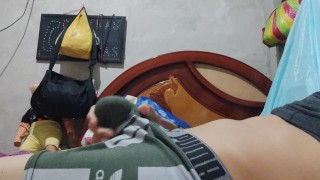 CHICO SE MASTURBA EN CAMA DE SU VECINA-QUIERE FOLLARLA