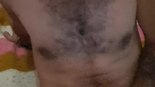 Me hago una paja mientras veo porno