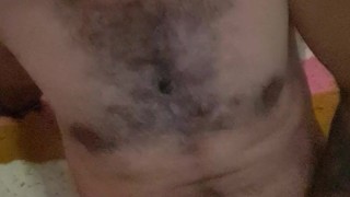 Me hago una paja mientras veo porno