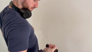 Giant growth - Gym stranger grows as he trains & degrades you