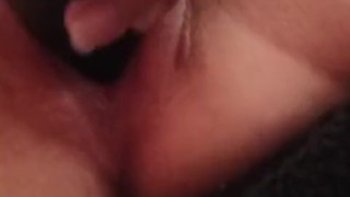 Provocando a mi marido enviándole este vídeo mientras trabaja con su jaula de castidad.