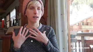 Ersties - Veronica B. squirtet im Schnee