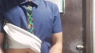 Walang customer, muntik pa ako mahuli ng kasama ko sa CR.