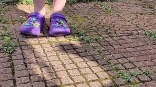 Slut lifts her dress to pee