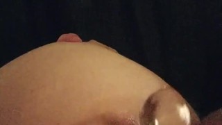 J'ouvre mon cul avec mes deux sextoys préférés ! préférés