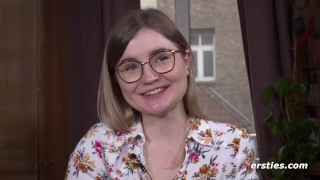 Ersties - Bisexuelle Emily aus Braunschweig masturbiert mit Vibrator