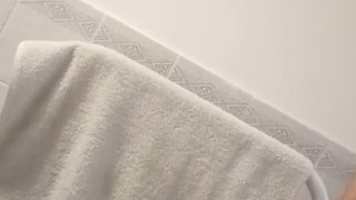 Jock bathroom wank