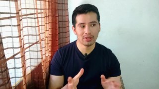 El carnicero me penetra con sus 19cm de verga en su negocio ! Me folla en el suelo.