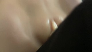 Je baise ma pote sur la table