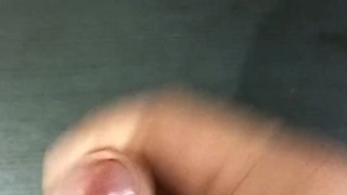 Grande sborrata calda sul tavolo