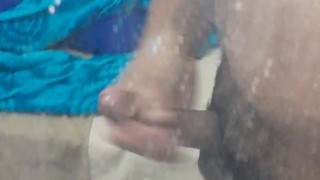 Gordinho gozando no espelho