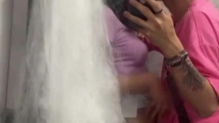 me coge en el baño de la fiesta de hallowen , la gente pide que nos apuremos🤤