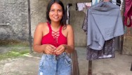 extraño entra a mi casa a ofrecerme sexo a cambio de dinero ( no creeran como terminio)