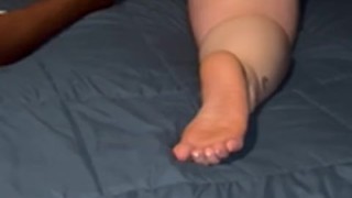 Daddy domina minha buceta com vibrador brutal