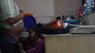 Follando y mamando con la empleada en la cocina