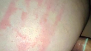 Le doy una nalgeada a mi amiga y se calienta