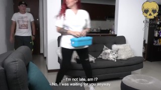 Manicurist fucks his client at home