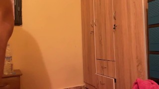 زوجي جابلي صاحبو ينيكني وهو قاعد يشلخعلينا