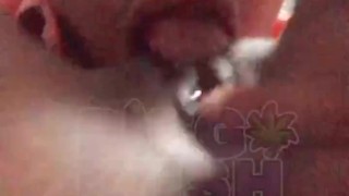 Chupando la concha morena de mi vecina