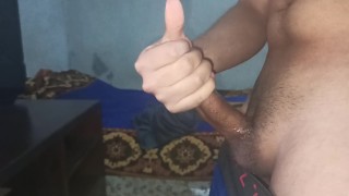 universitario con pene grande se masturba