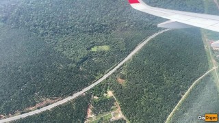 Рискованный публичный минет в самолете - нас спалили!