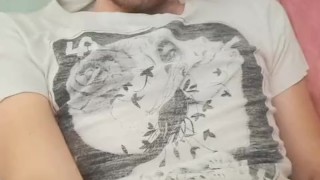Jerk Off Con Grossa Bestia Di Questo Ragazzo Dotato Ed Eccitato
