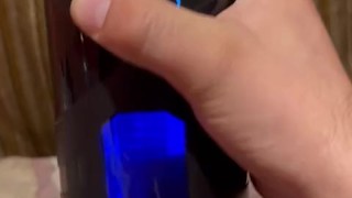 Maquina que hace garganta profunda lo chupa bien rico y fuerte, explosión de leche al final del vide