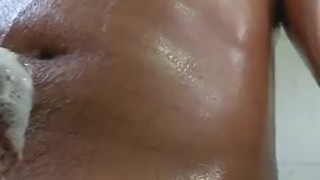 Corrida en primer plano en la ducha, me vengo en tu cara. POV
