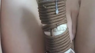 牛奶崽捆绑鸡巴喷射2