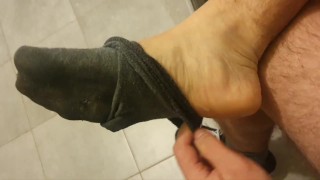 Chaussettes puantes qui collent à mes pieds