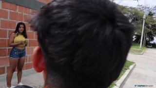 estaba caliente y fui por esta puta latina