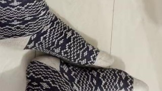 Mes pieds dans des chaussettes d'hiver