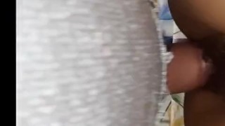 Padrastro lame mi coño y me folla mi vagina apretada.