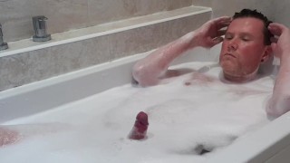 Join me in the bath and masturbate with me.