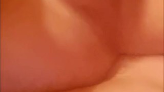 Mi struscio le palle e il cazzo sul letto mentre inquadro il buco del culo e poi me lo sbatto