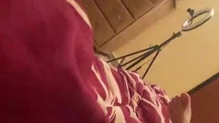 سعوديه قحبه تخون زوجها مع اي واحد عشان بتعشق الزبونيك