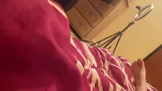سعوديه قحبه تخون زوجها مع اي واحد عشان بتعشق الزبونيك