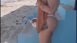 MerlinaMX - Mexicana Tetona, Desnudandose y haciendo Topless en Playa Publica
