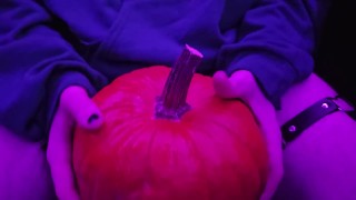 BREAKING NEWS | TWINK FUCKS PUNPKIN AND CUMS ON MONITOR