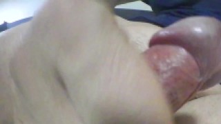 雑魚ちんぽオナニー。画角が悪くてちんぽはみ出し気味。