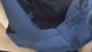 女装男子がおしっこ我慢していたけど、スパッツのままお漏らししちゃった・・・