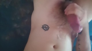 Masturbacion acostado bien caliente