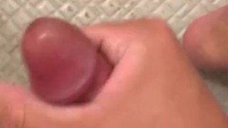 壁に向かって射精は掃除が大変