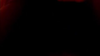 Studente torna a casa dopo una festa e si sega lasciando la finestra aperta per le vicine guardoni